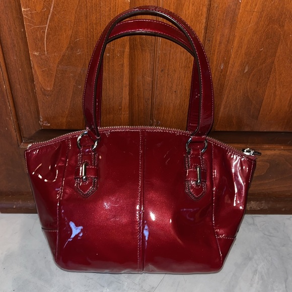 Coach  patent leather in deep Red/ dark cherry Satchel   New without tags  small - Picture 8 of 13